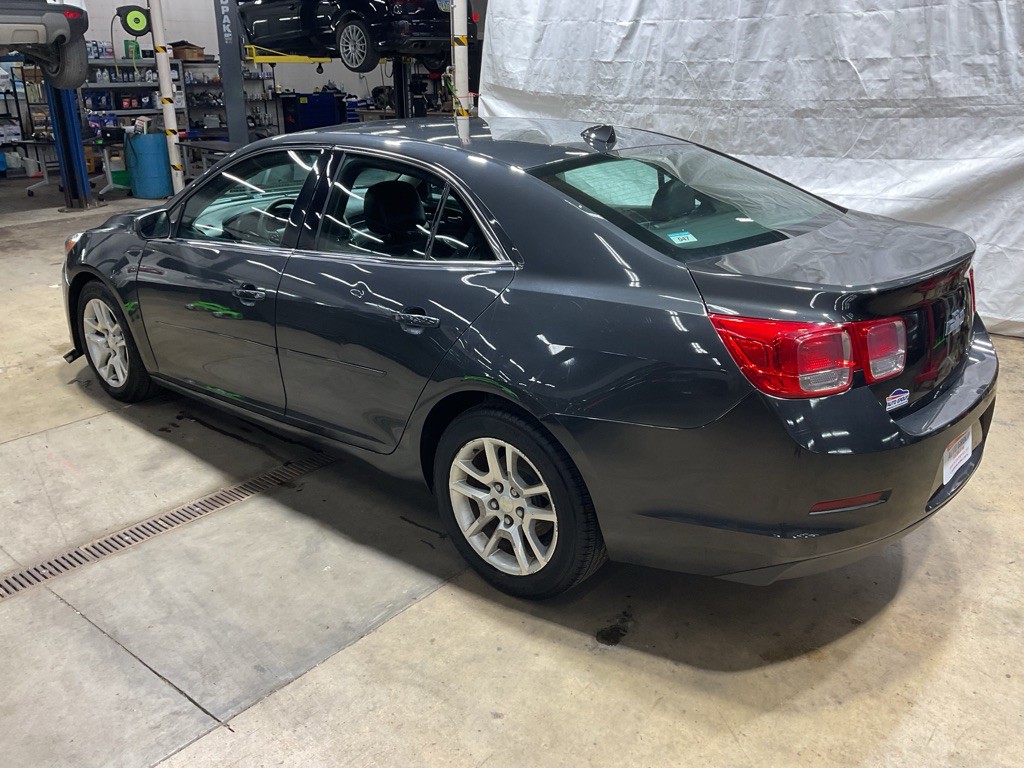 2014 Chevrolet Malibu Image 2