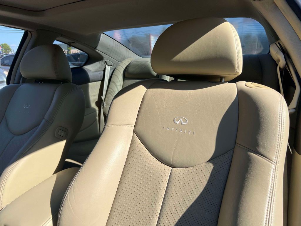 2009 INFINITI G37 Image 12