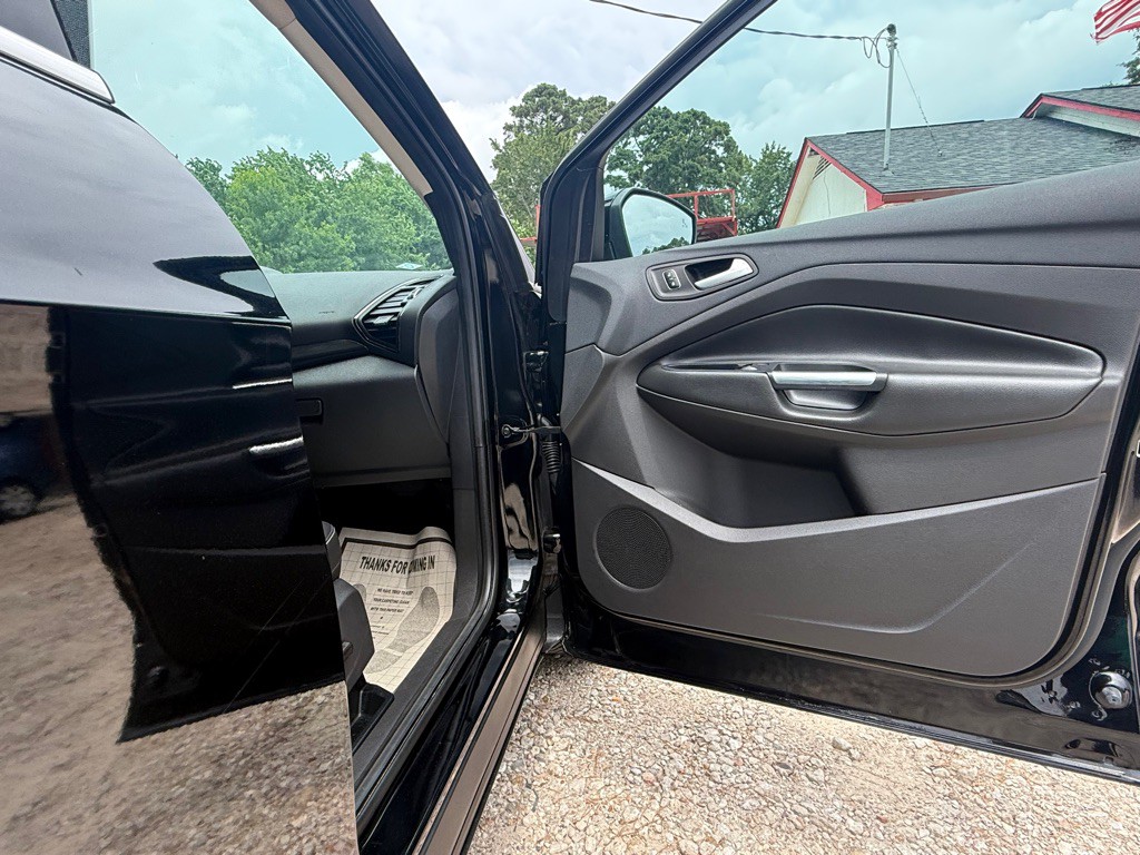 2017 Ford Escape Image 38
