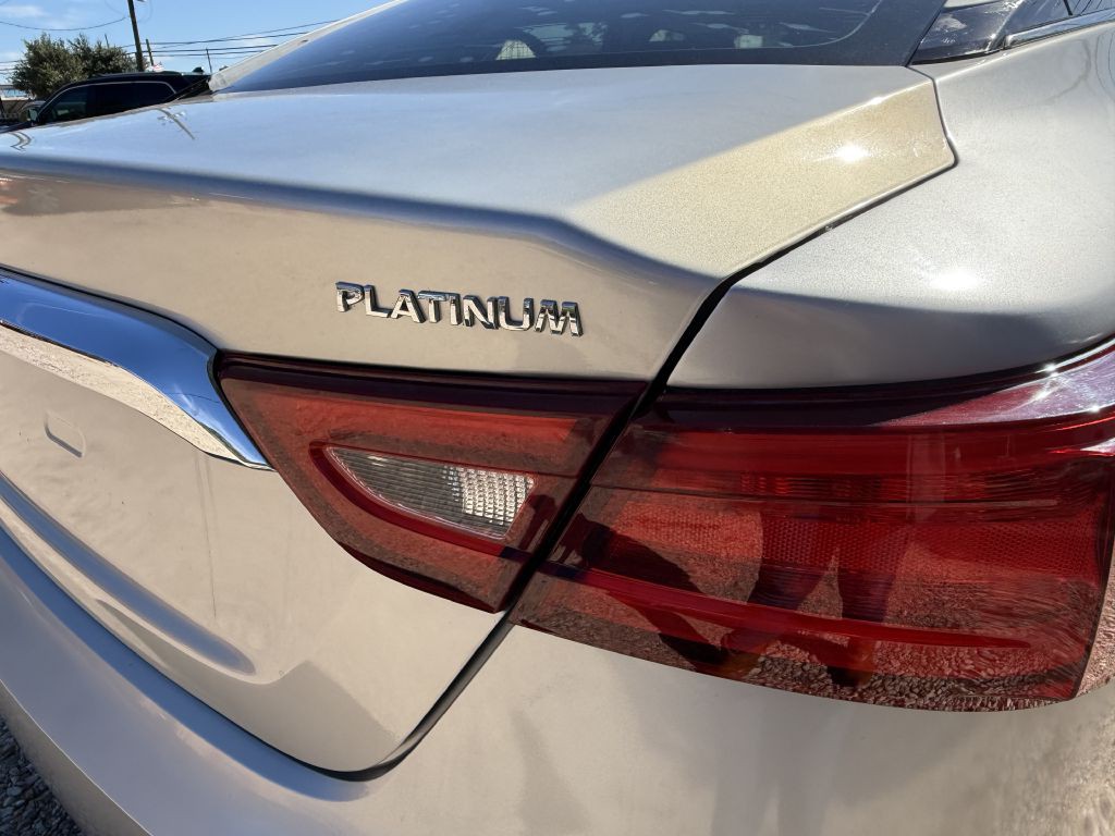 2017 Nissan Maxima Image 10