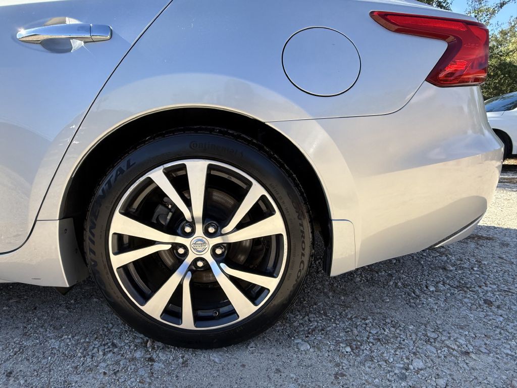 2017 Nissan Maxima Image 12