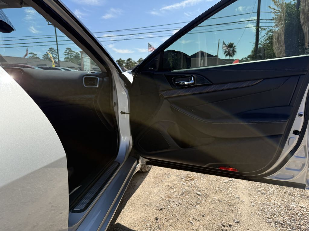 2017 Nissan Maxima Image 30