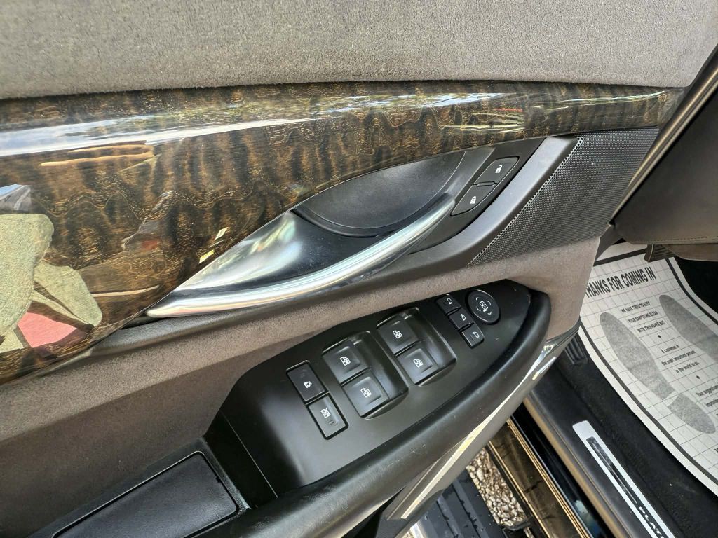 2015 Cadillac Escalade Image 10