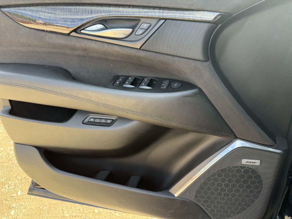 2015 Cadillac Escalade Image 11