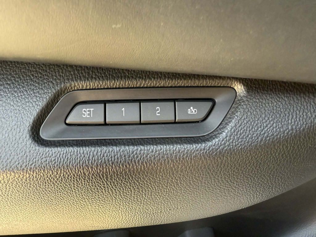 2015 Cadillac Escalade Image 12