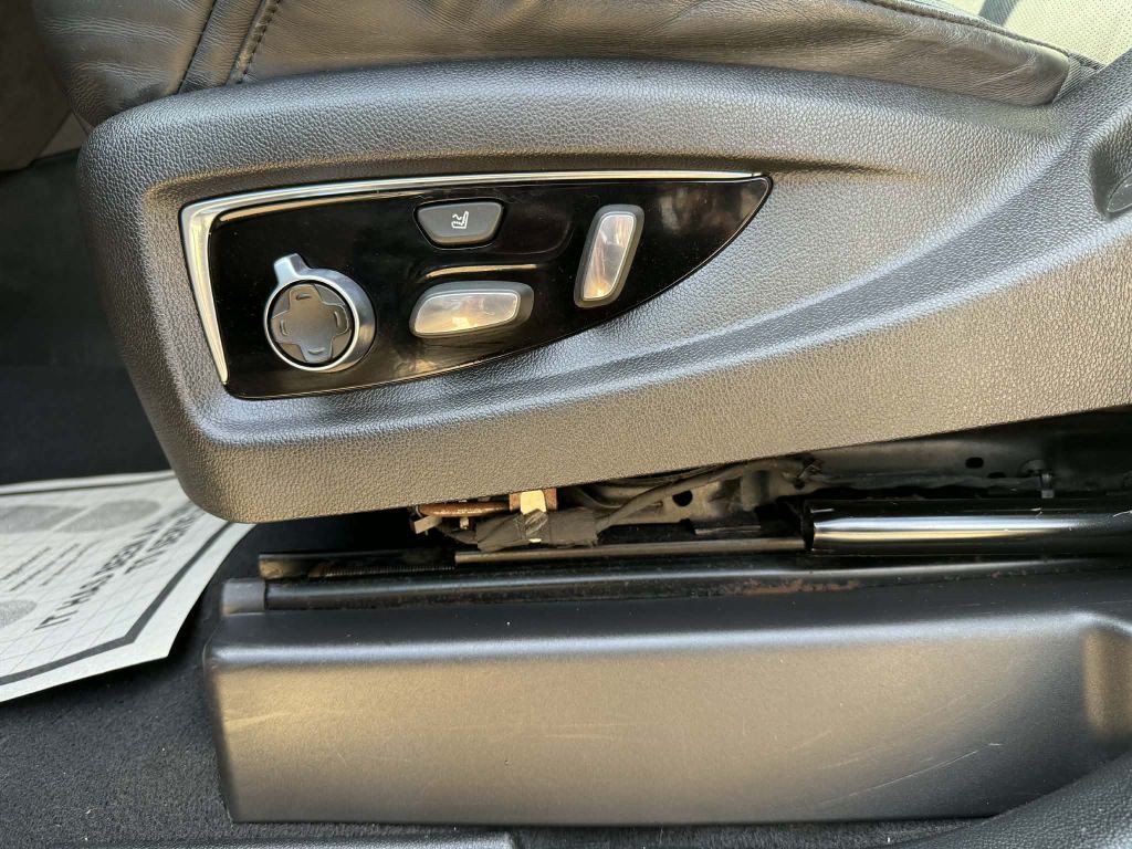 2015 Cadillac Escalade Image 14