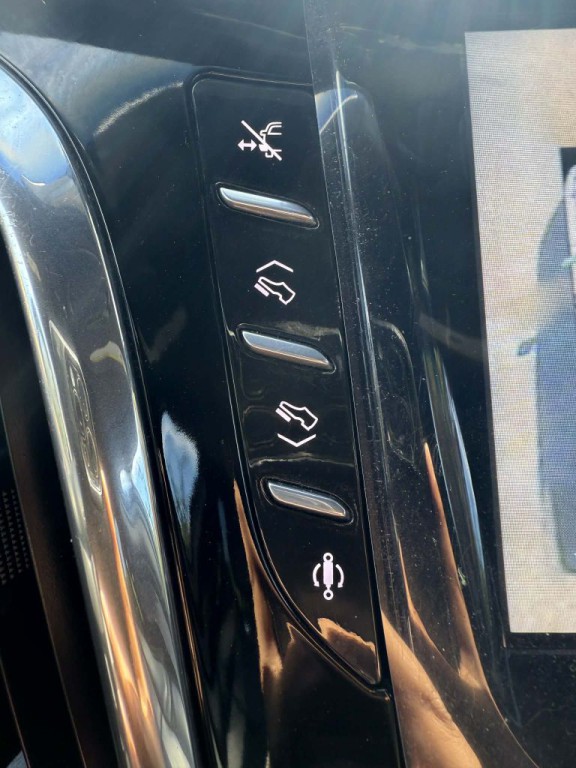 2015 Cadillac Escalade Image 24