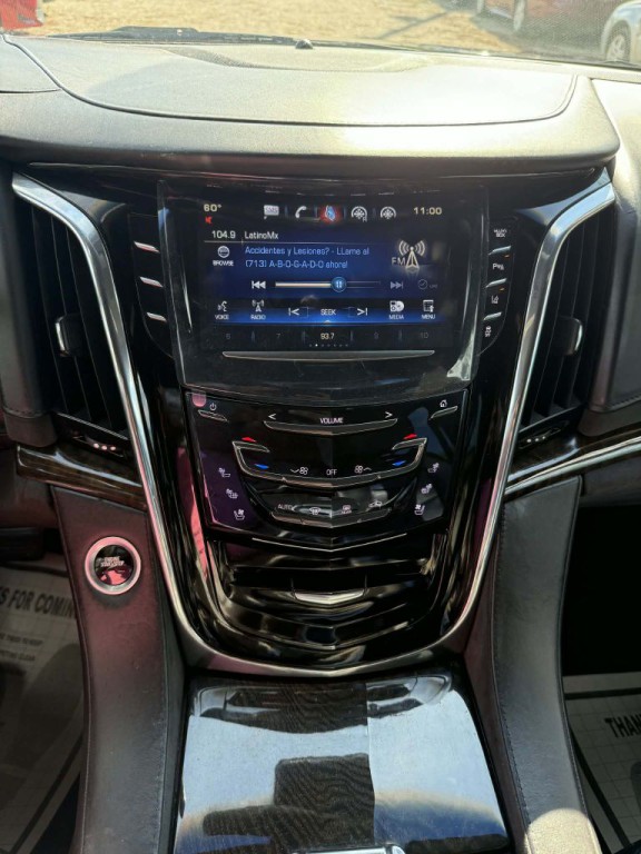 2015 Cadillac Escalade Image 25
