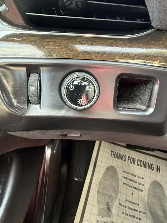 2015 Cadillac Escalade Image 28