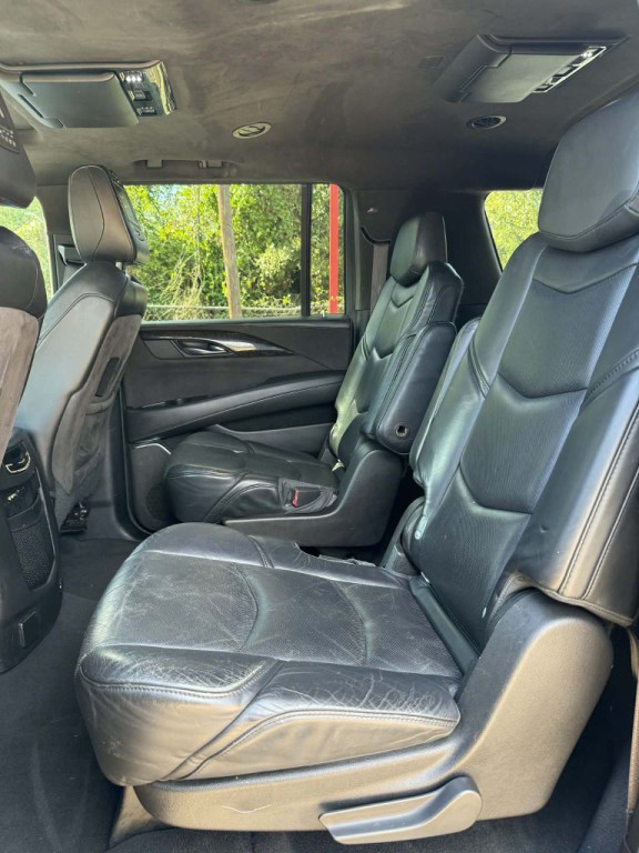 2015 Cadillac Escalade Image 30