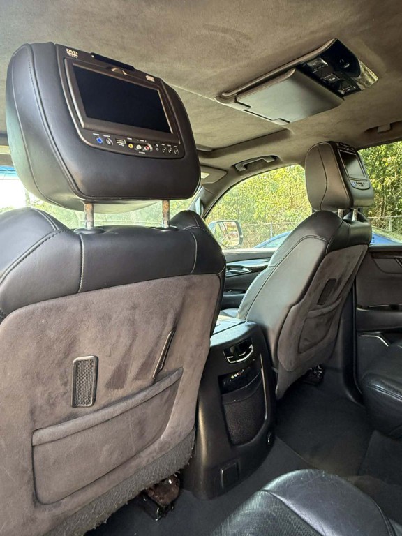 2015 Cadillac Escalade Image 31