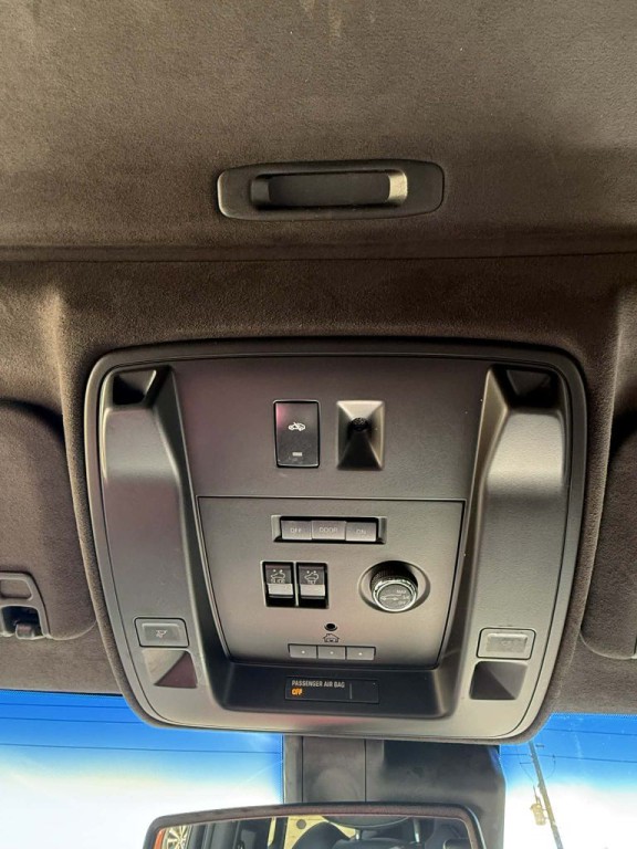 2015 Cadillac Escalade Image 32