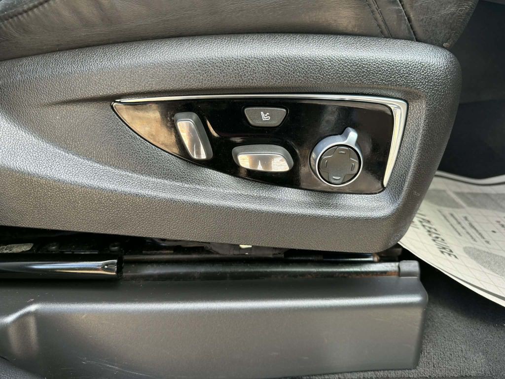 2015 Cadillac Escalade Image 34