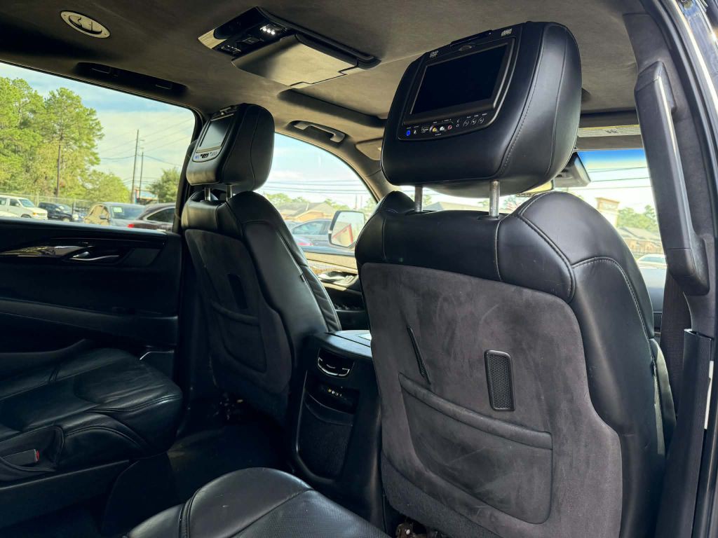 2015 Cadillac Escalade Image 38