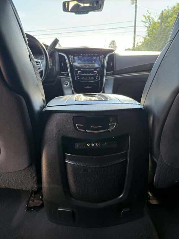 2015 Cadillac Escalade Image 39