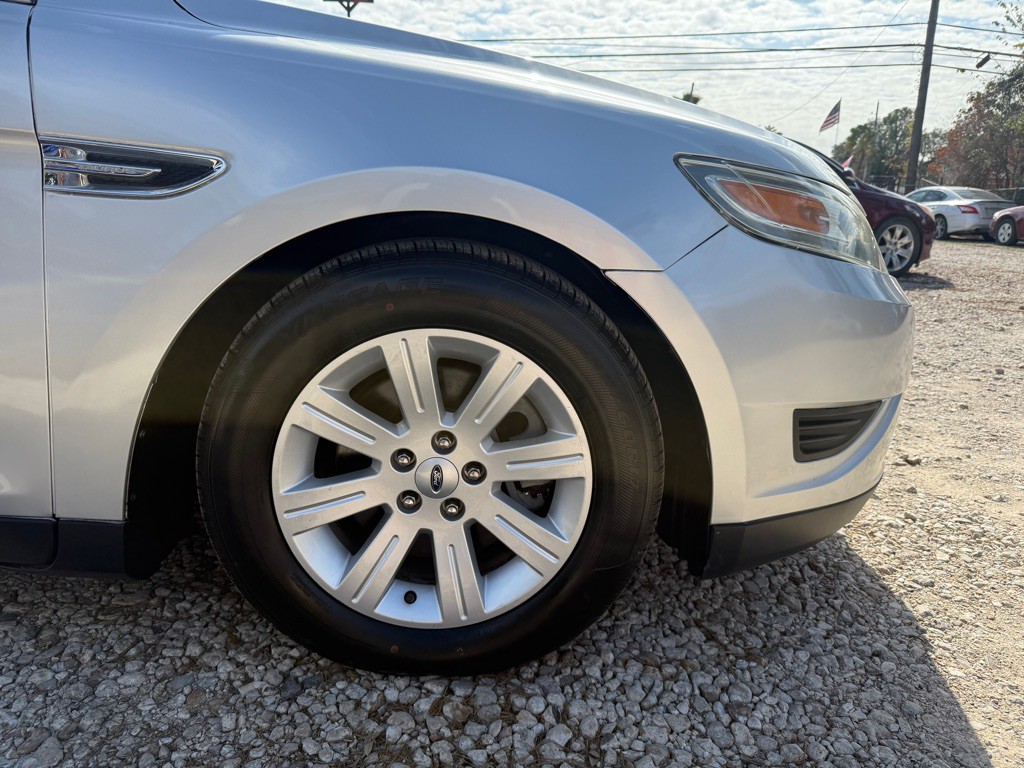 2012 Ford Taurus Image 32