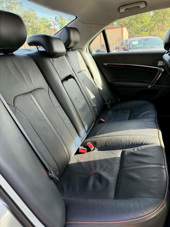 2012 Lincoln MKZ Image 17