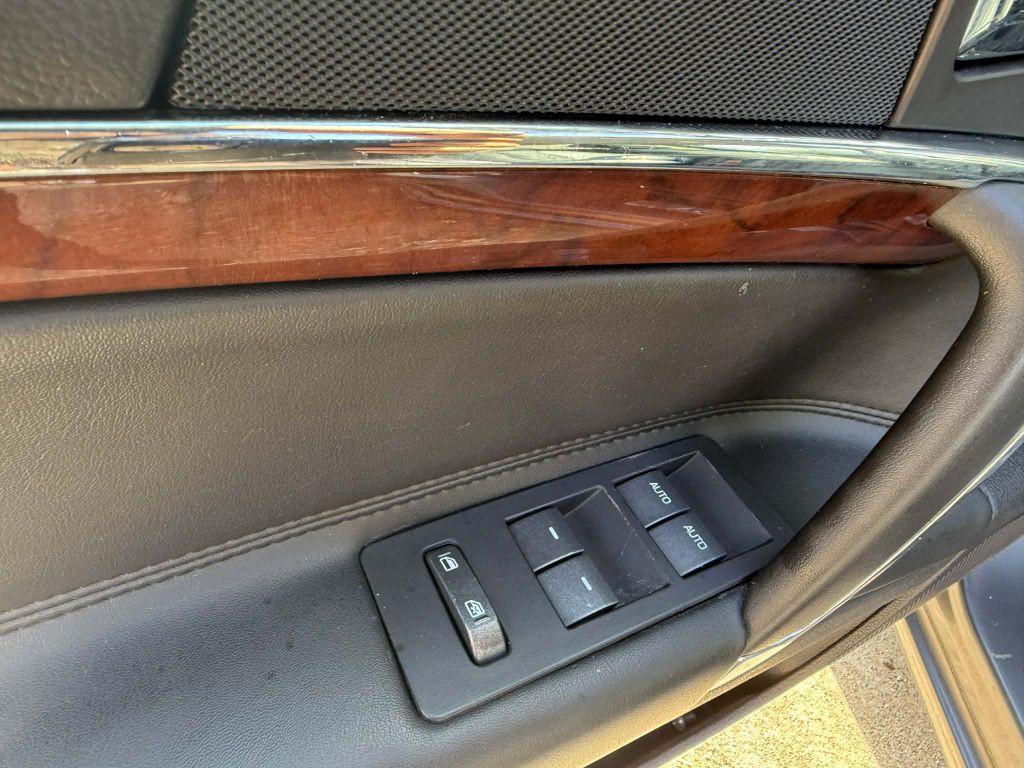 2012 Lincoln MKZ Image 25