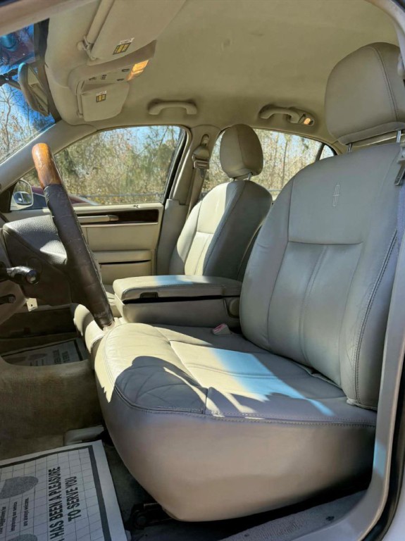 2004 Lincoln Town Car Image 7