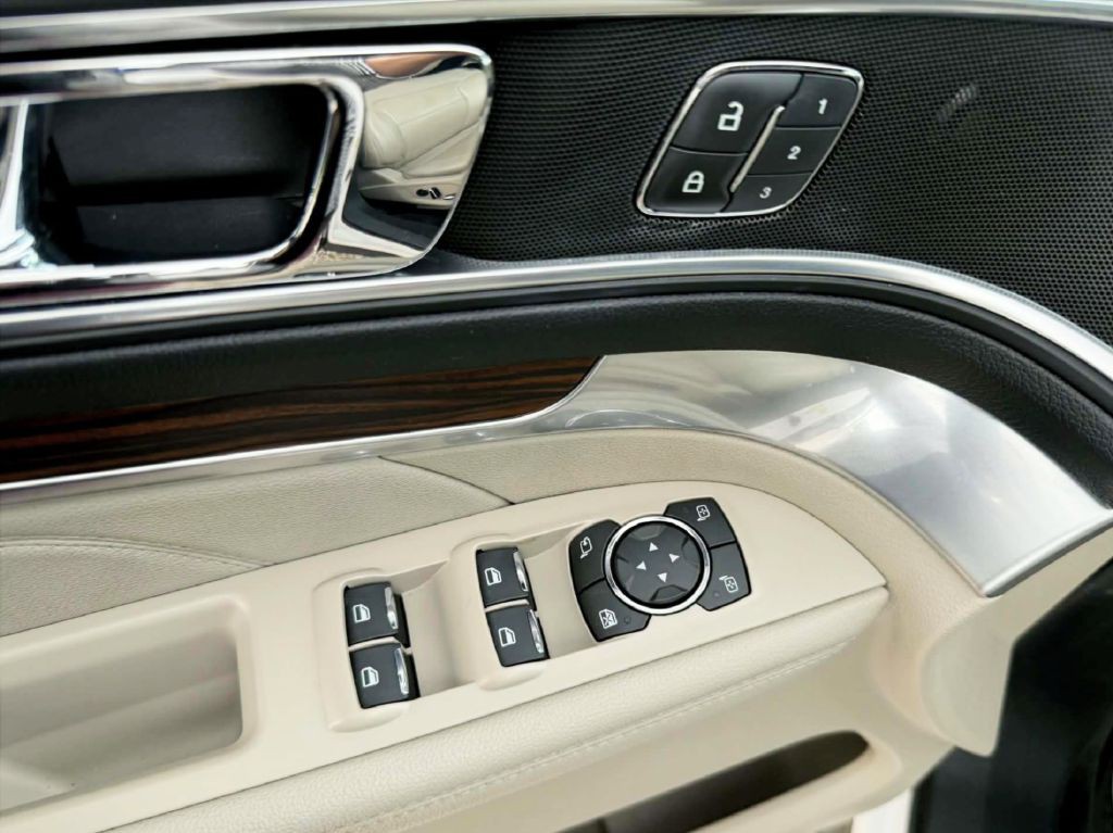 2018 Ford Explorer Image 35