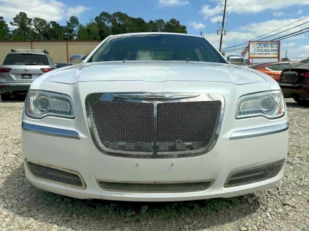 2012 Chrysler 300 Image 2