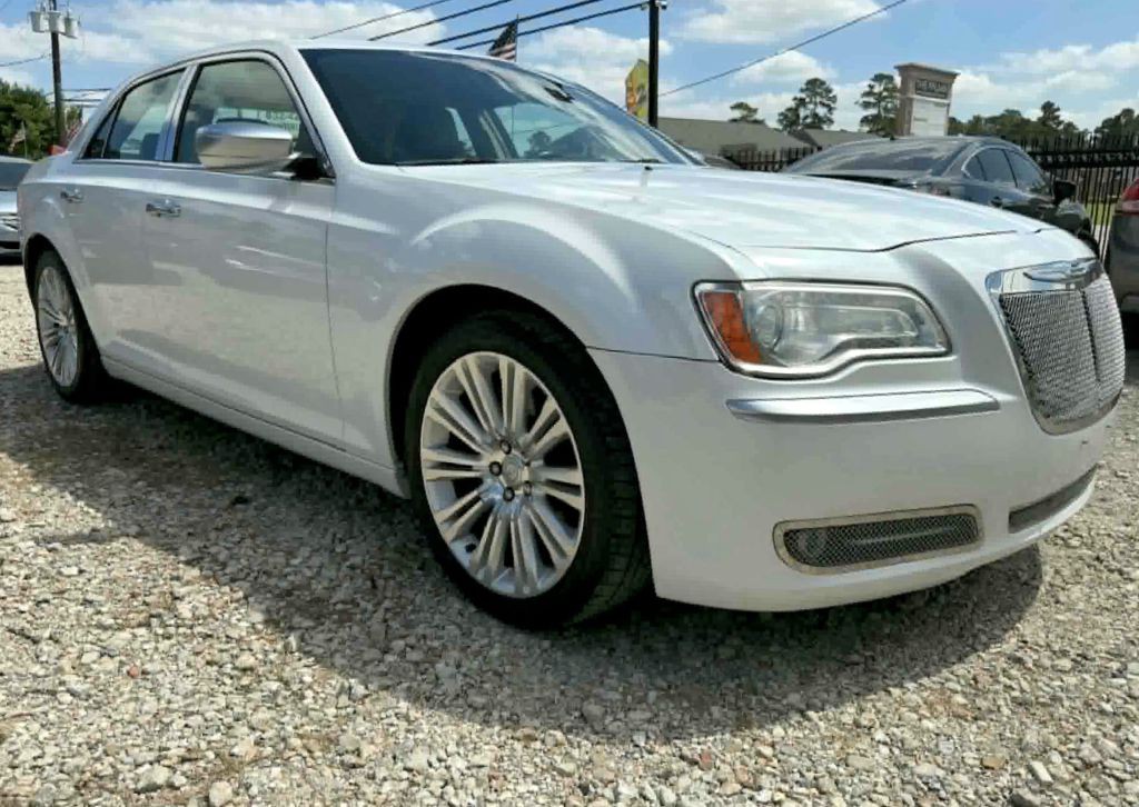 2012 Chrysler 300 Image 3