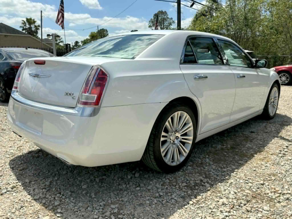 2012 Chrysler 300 Image 5