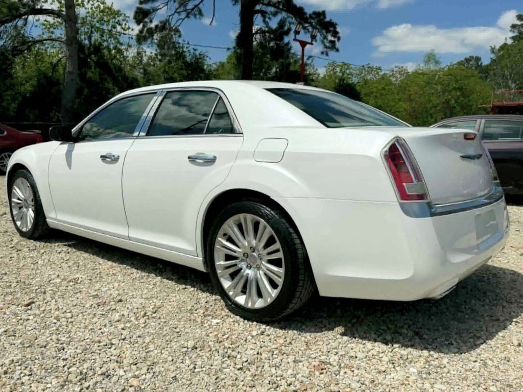 2012 Chrysler 300 Image 7