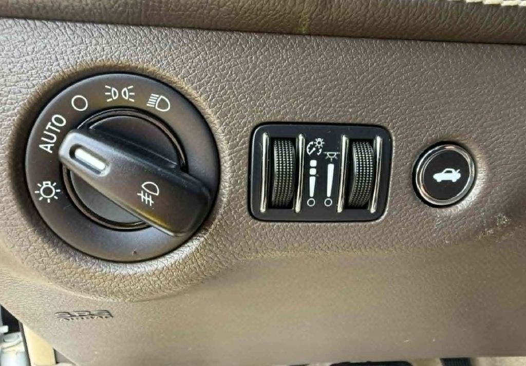 2012 Chrysler 300 Image 18