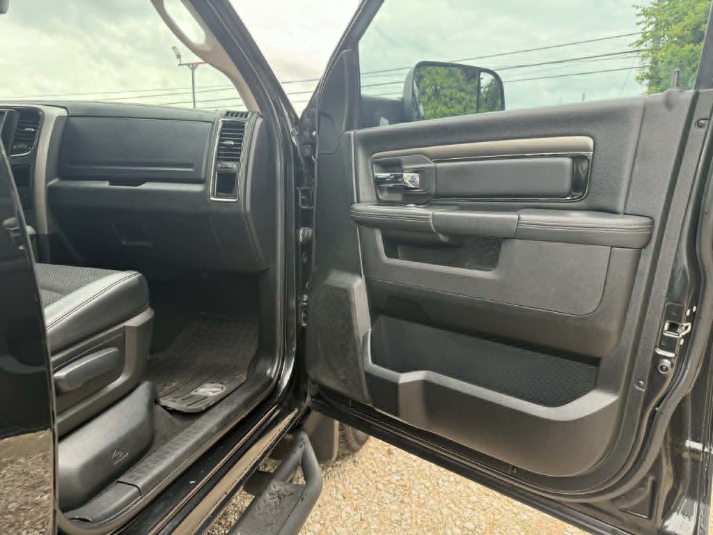 2017 RAM 1500 Image 22
