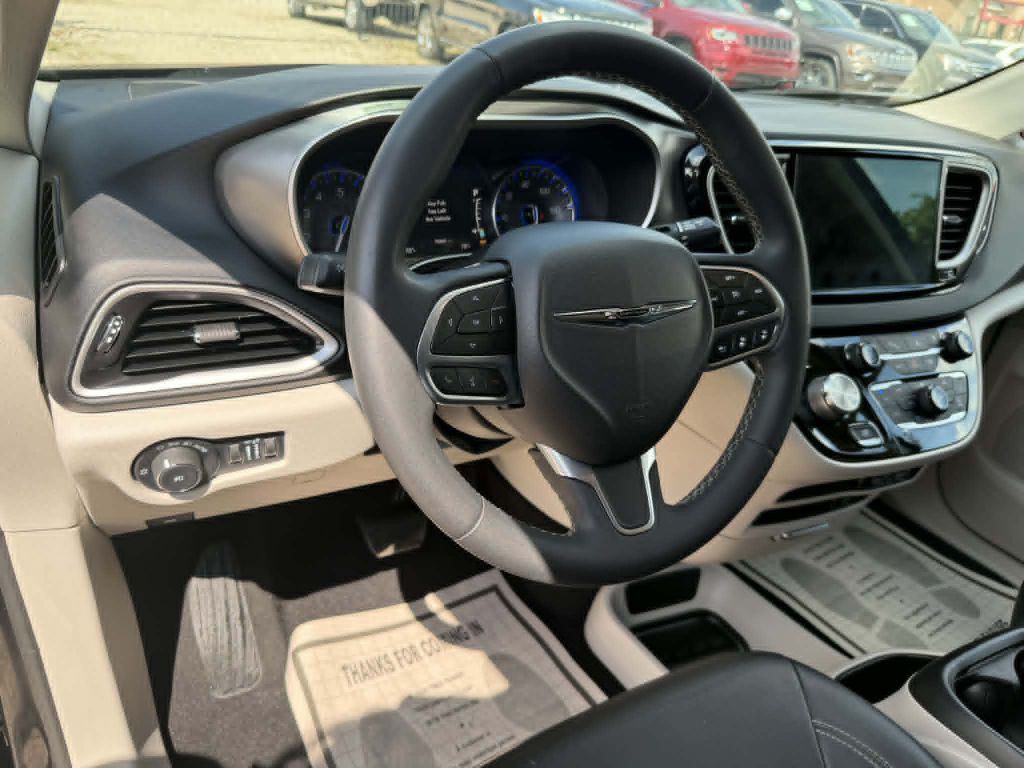 2022 Chrysler Pacifica Image 13