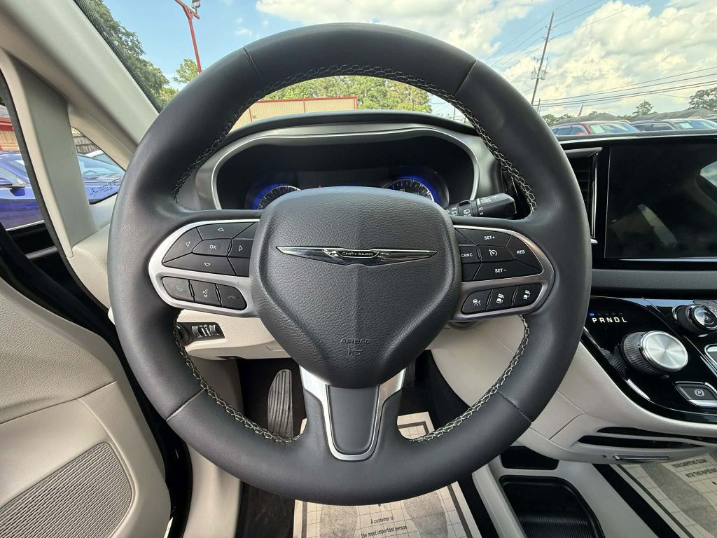 2022 Chrysler Pacifica Image 14