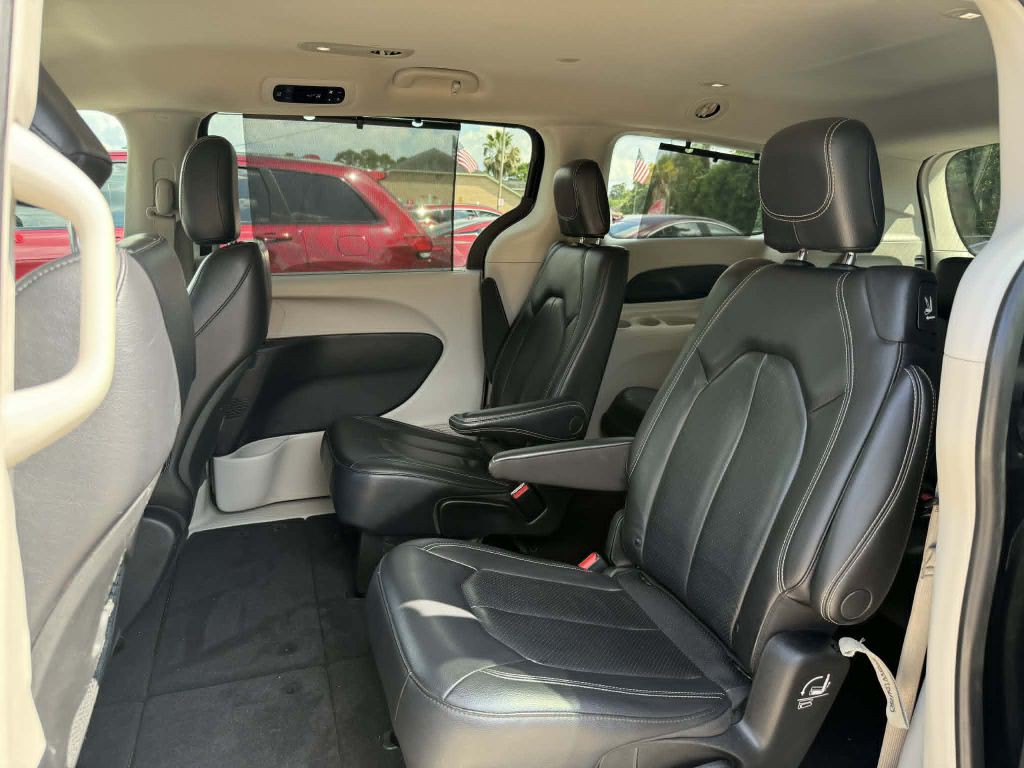 2022 Chrysler Pacifica Image 15