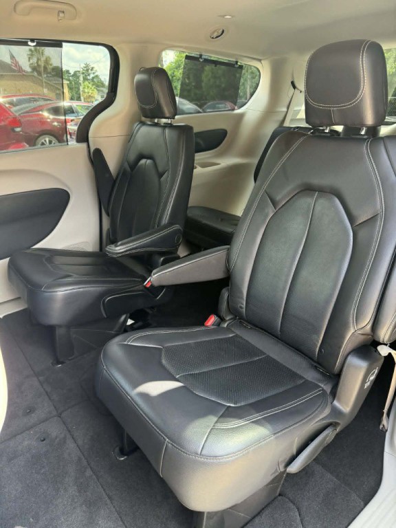 2022 Chrysler Pacifica Image 16