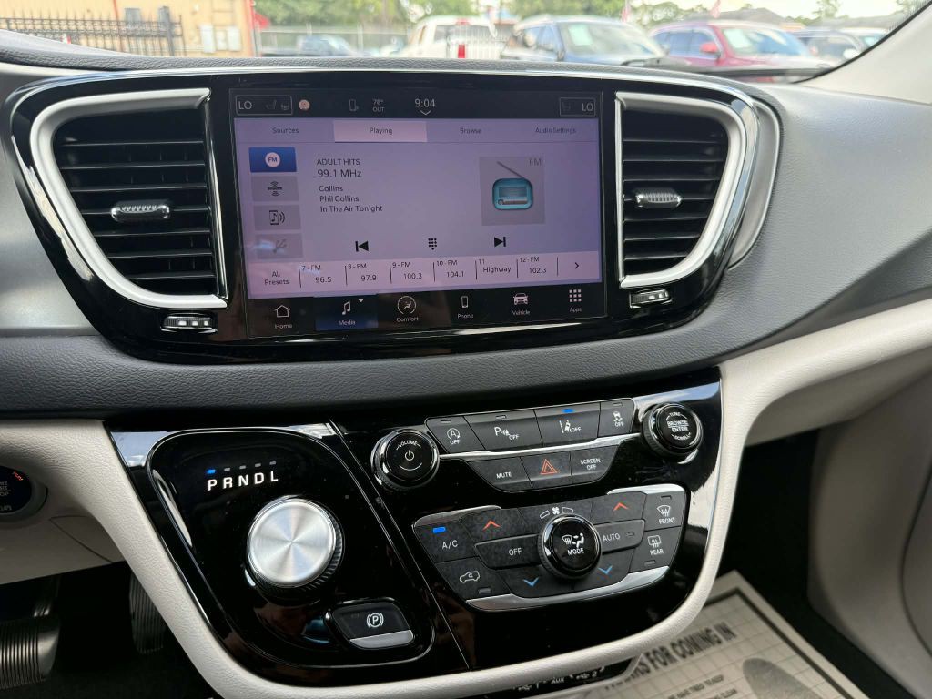 2022 Chrysler Pacifica Image 25