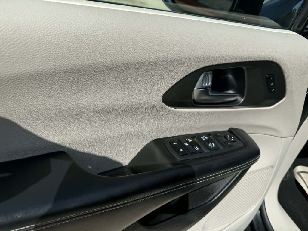 2022 Chrysler Pacifica Image 29