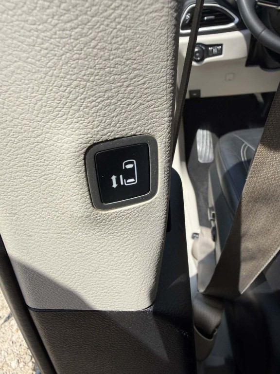 2022 Chrysler Pacifica Image 30