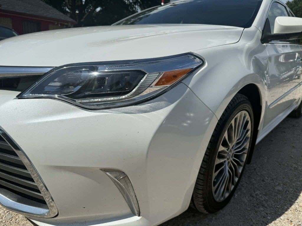 2016 Toyota Avalon Image 2