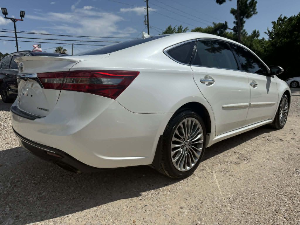 2016 Toyota Avalon Image 6