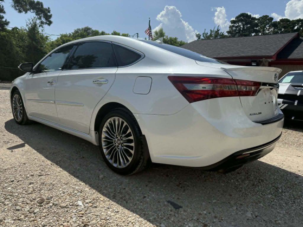 2016 Toyota Avalon Image 9