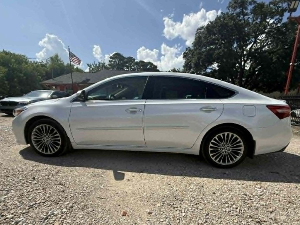 2016 Toyota Avalon Image 10