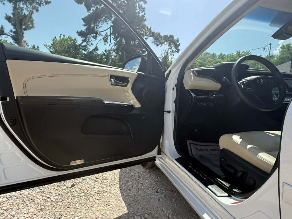 2016 Toyota Avalon Image 11