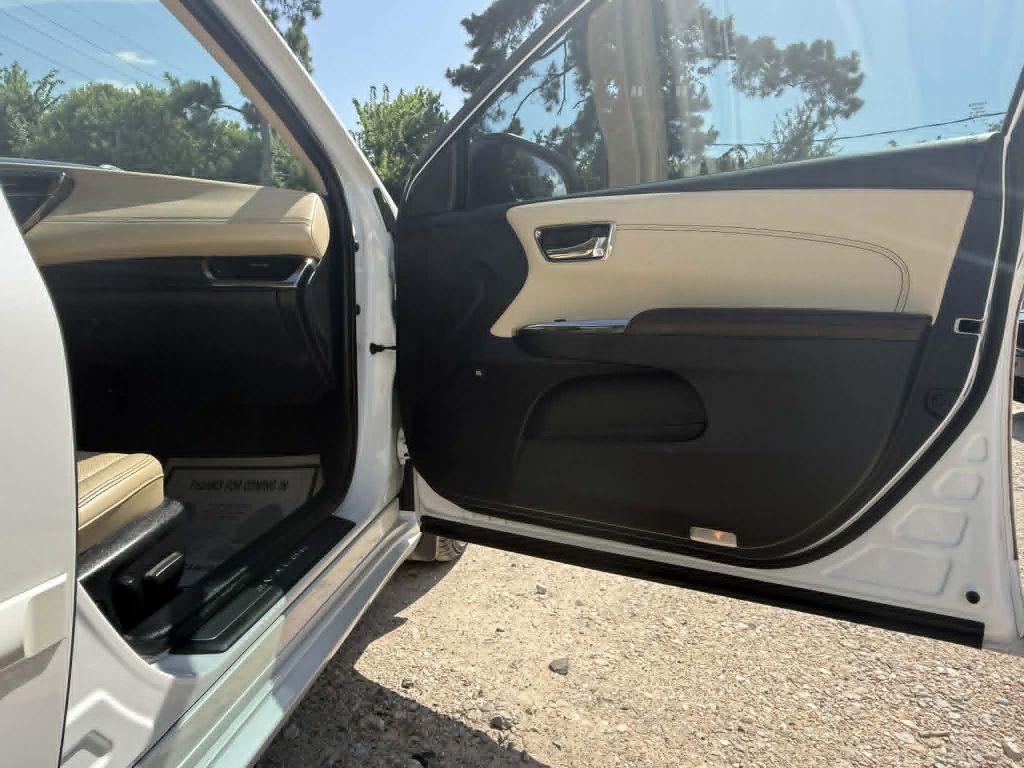 2016 Toyota Avalon Image 24
