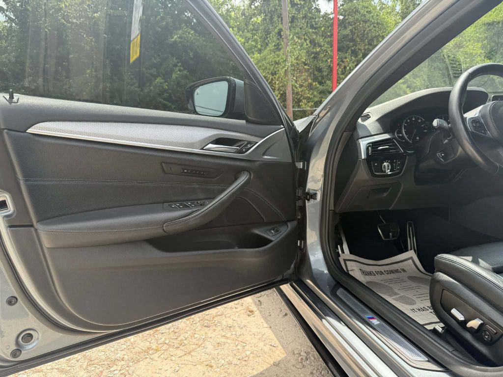 2019 BMW 5 Series Image 9