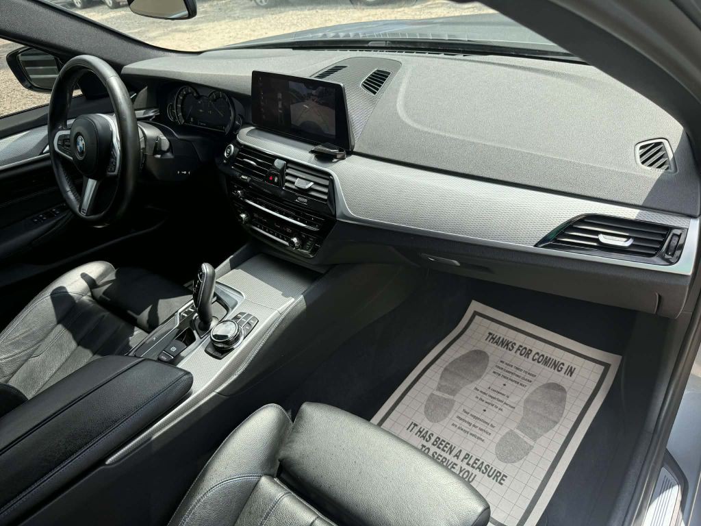 2019 BMW 5 Series Image 17
