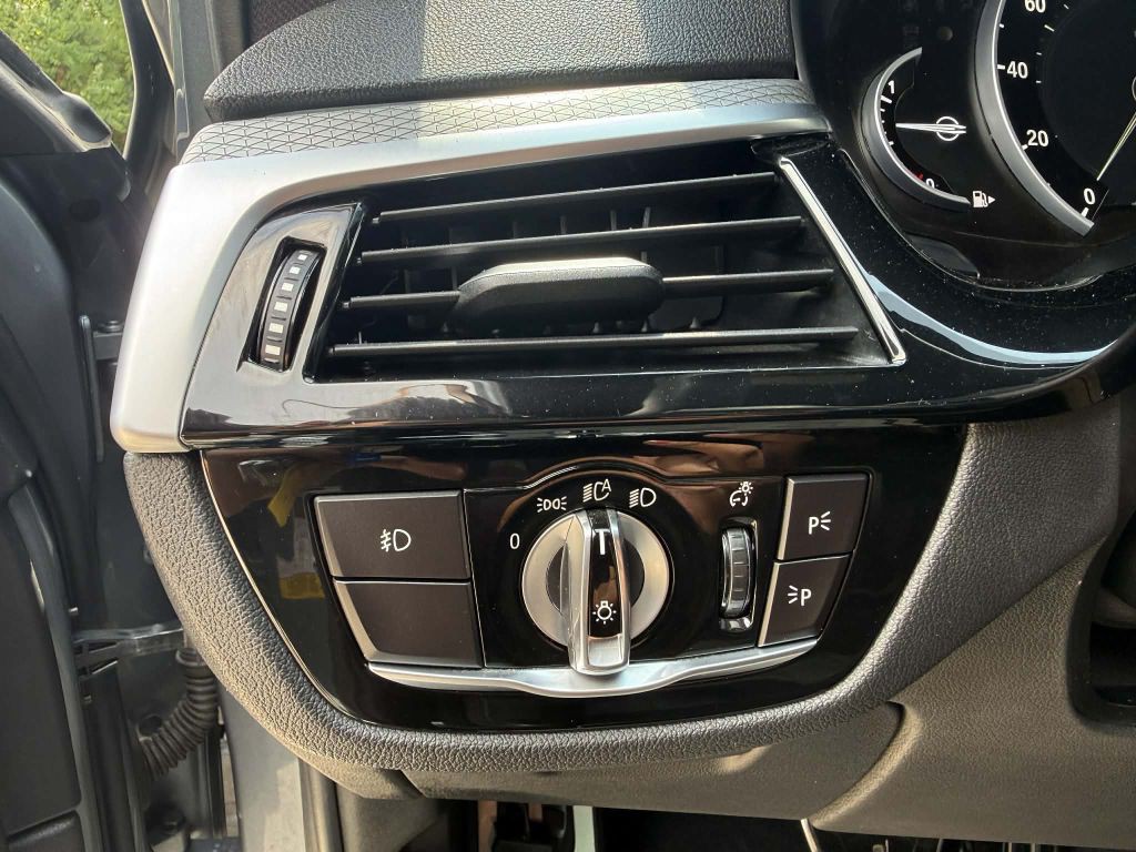 2019 BMW 5 Series Image 27