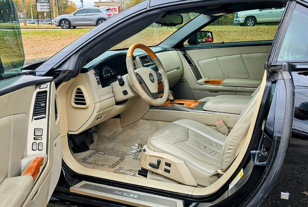 2006 Cadillac XLR Image 8