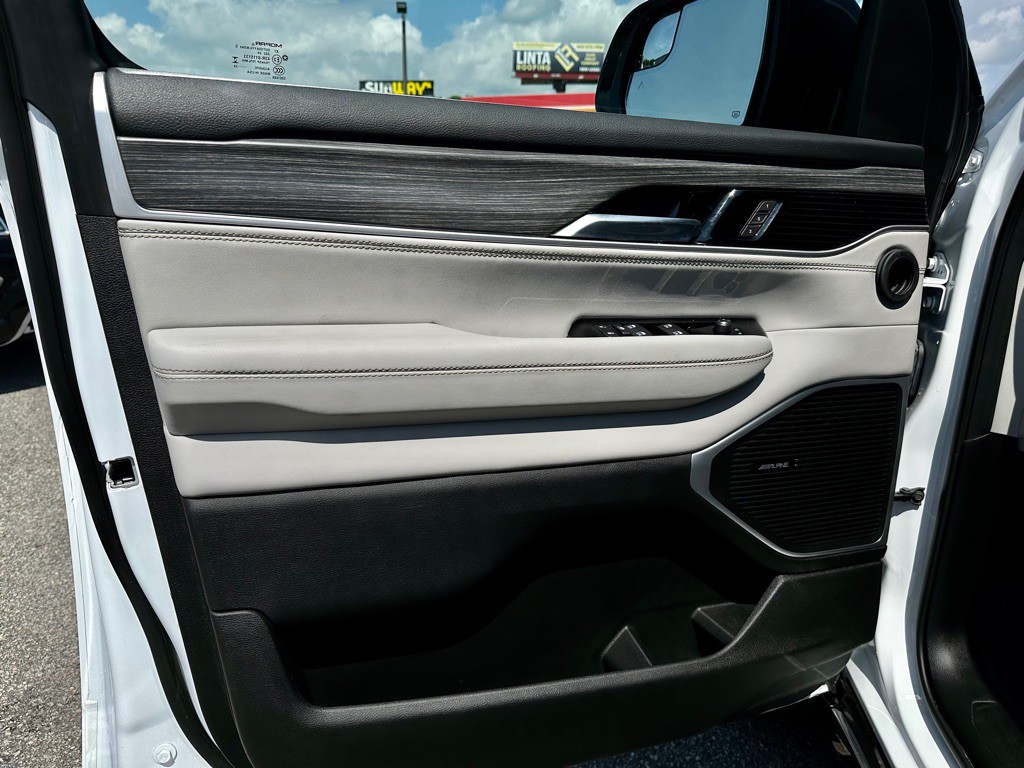 2024 Jeep Wagoneer Image 10