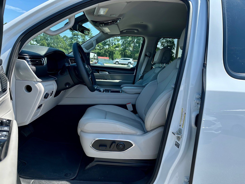 2024 Jeep Wagoneer Image 11