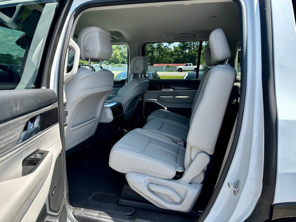 2024 Jeep Wagoneer Image 13